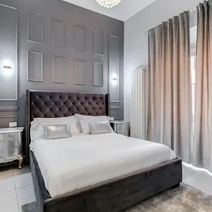 Luxury Trevi Fountain - Your Italian Holidays Apartment Rome